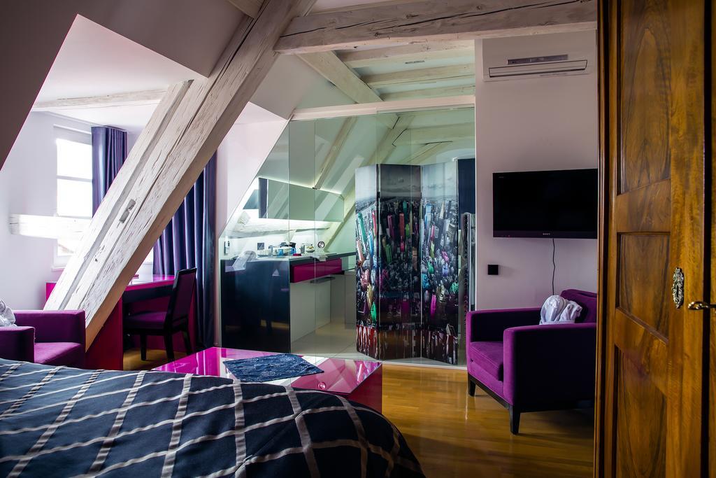 Le B. Suites, Chambres & Restaurant Рикевір Екстер'єр фото